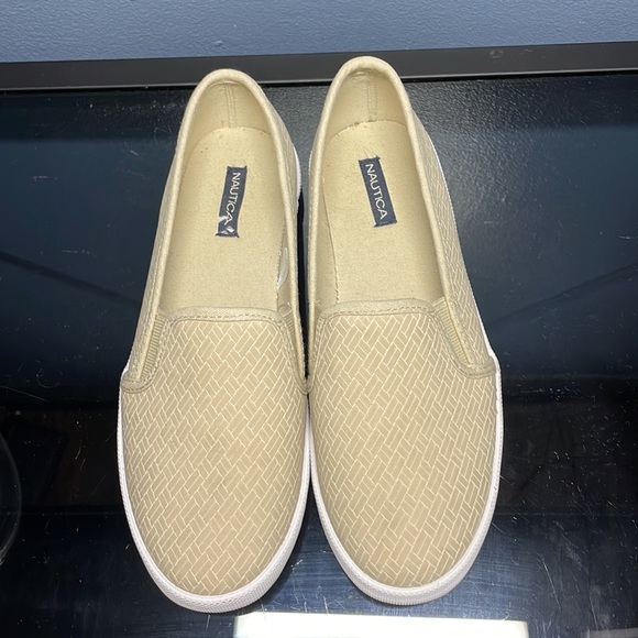 Nautica Tan shoes - Picture 2 of 4